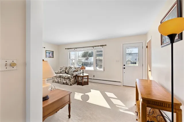 $400,000 | 106 Wannamoisett Road, East Providence, RI 02914