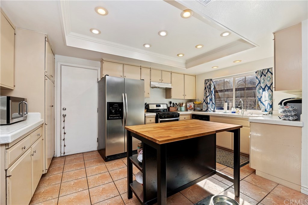 6221 Claridge Drive Riverside, CA 92506 - Photo 11 of 34