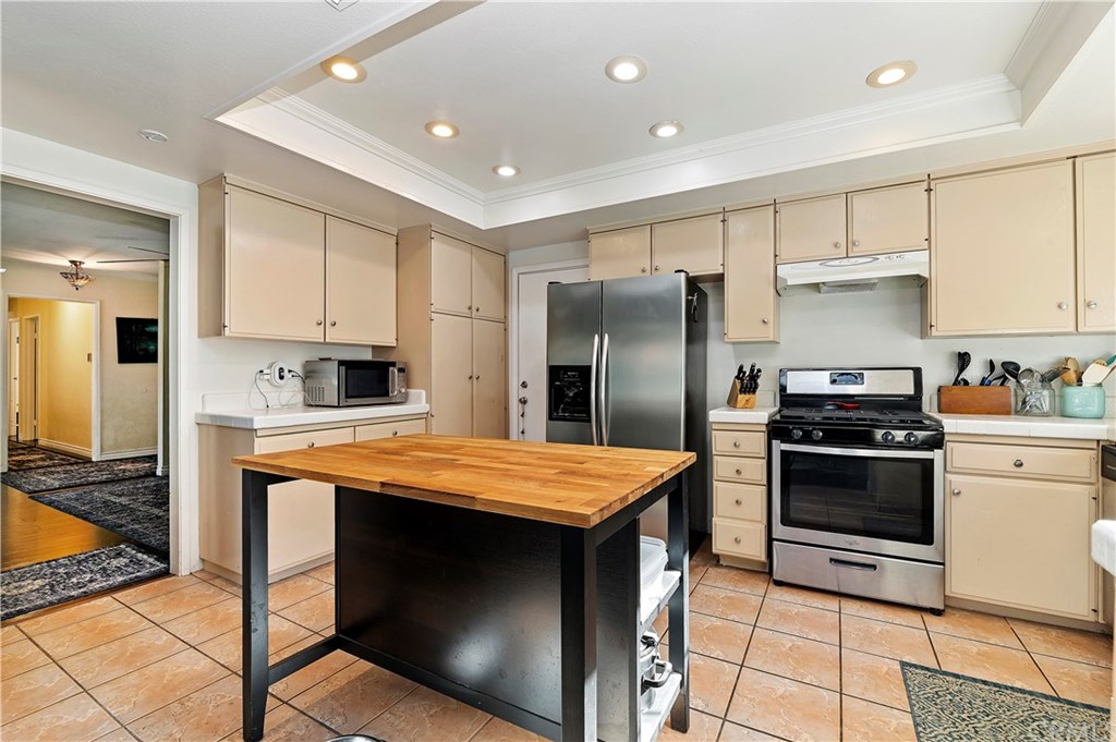 6221 Claridge Drive Riverside, CA 92506 - Photo 12 of 34