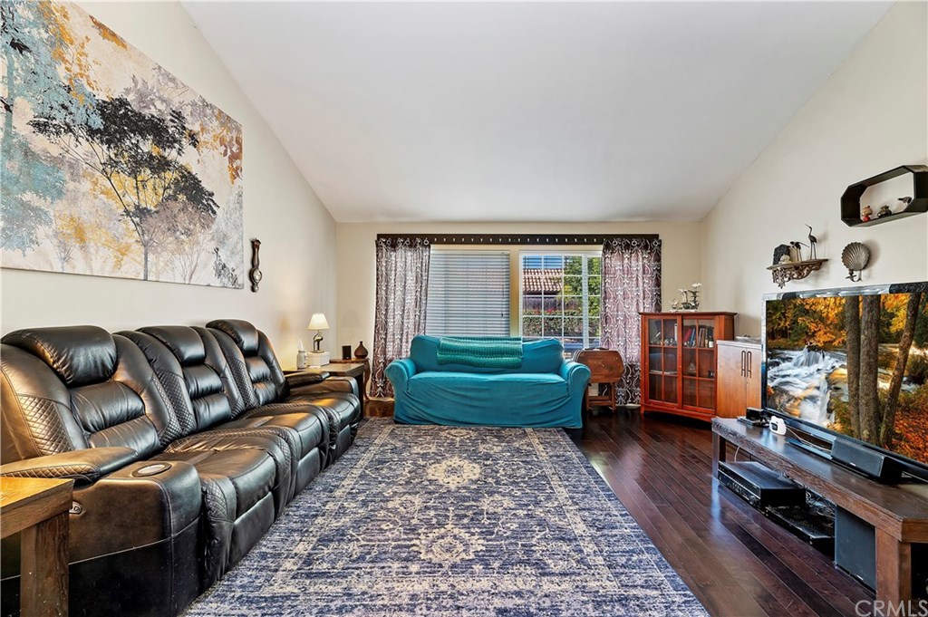 6221 Claridge Drive Riverside, CA 92506 - Photo 7 of 34