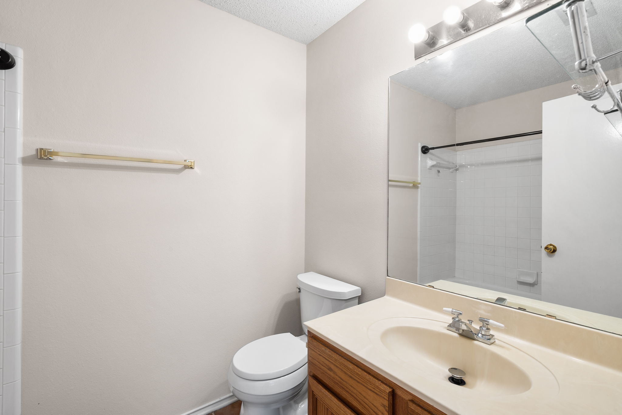 2802 Alexander Drive Leander, TX 78641 - Photo 17 of 29 Secondary bathroom with combination shower and tub.