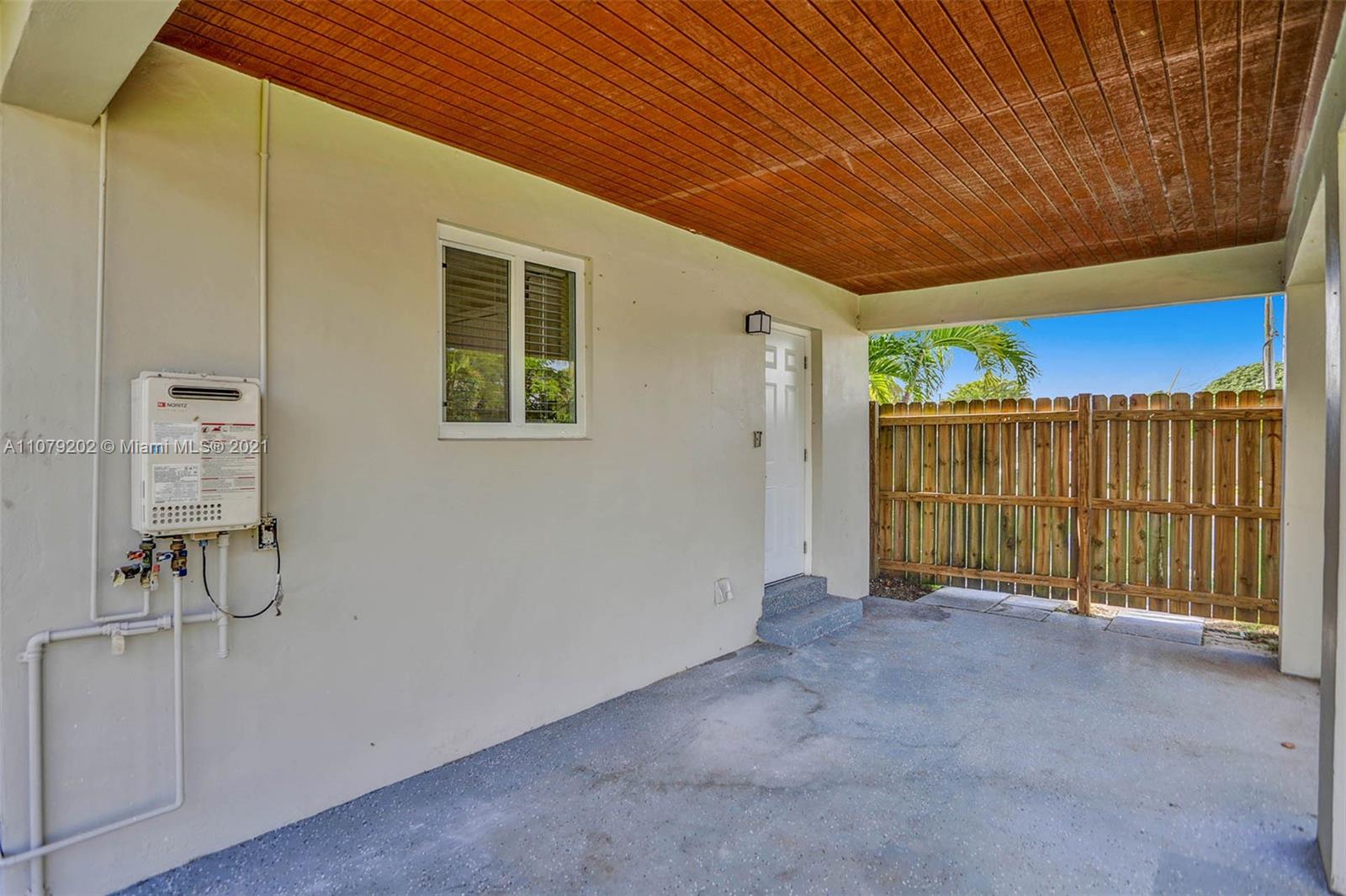 9611 Holiday Road Cutler Bay, FL 33157 - Photo 4 of 28 Gallery Image 4