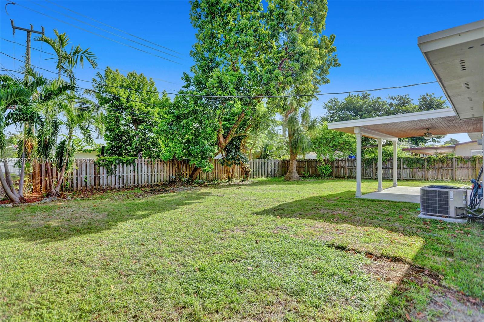 9611 Holiday Road Cutler Bay, FL 33157 - Photo 5 of 28 Gallery Image 5
