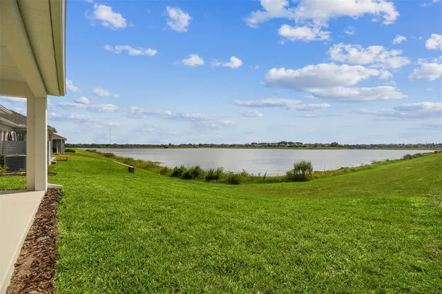 a view of a house with backyard and garden