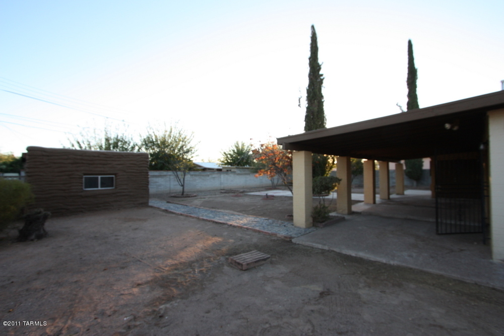 2571 West Capistrano Road Tucson, AZ 85746 - Photo 24 of 26 a view of a terrace with mountain view