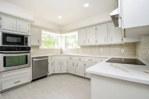 $2,850 | 11615 Trailmont Drive, Houston, TX 77077