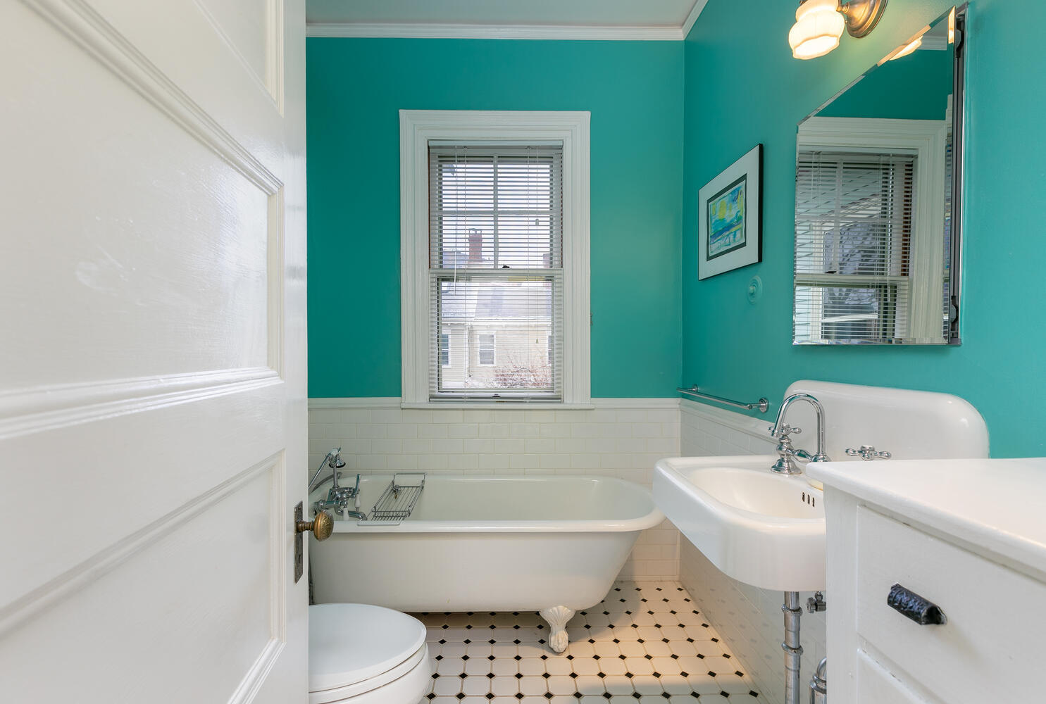 304 Spring Street Portland, ME 04102 - Photo 28 of 61 2nd Floor Full Bath