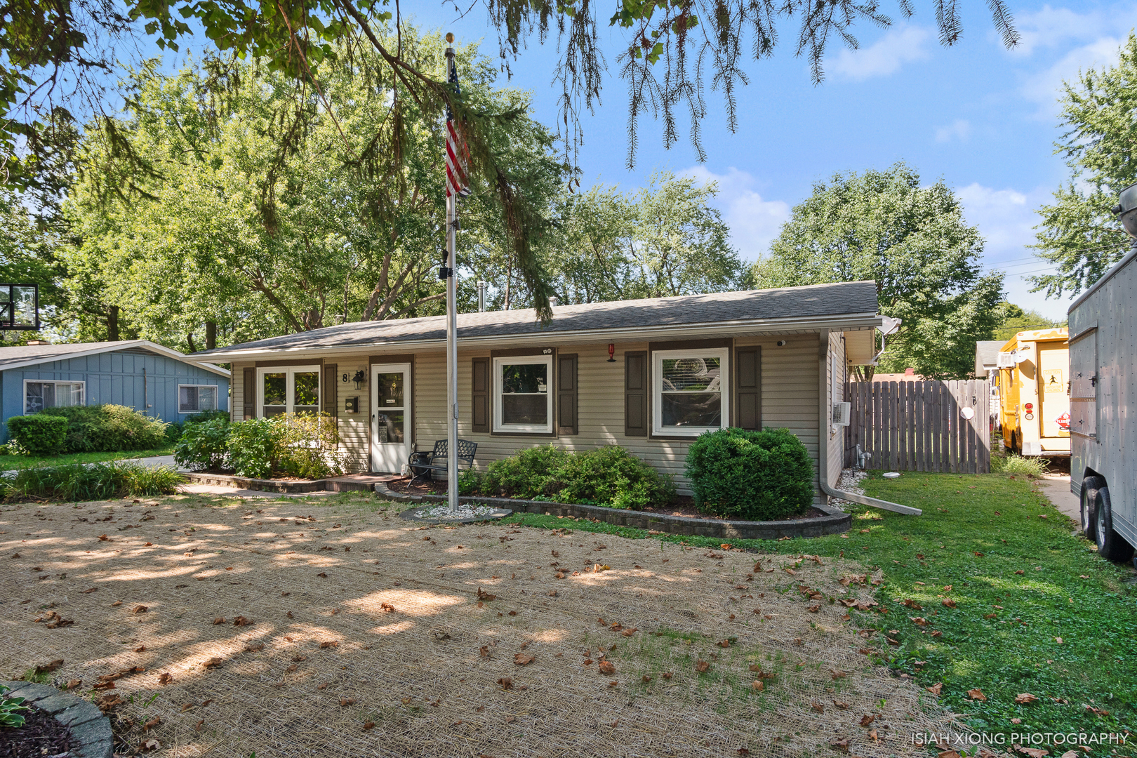 8 Hampton Road Montgomery, IL 60538 - Photo 2 of 26 a front view of a house with garden