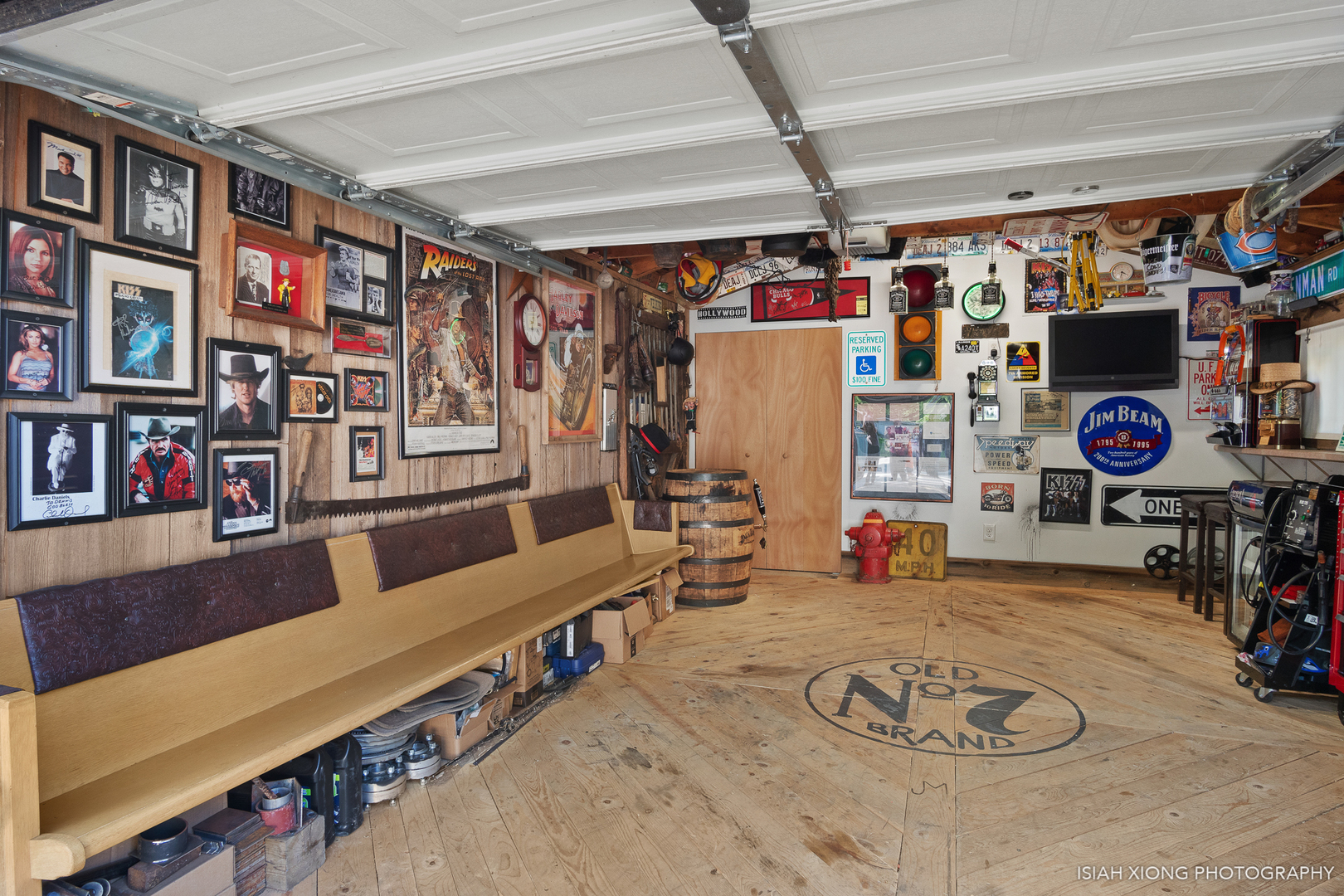 8 Hampton Road Montgomery, IL 60538 - Photo 22 of 26 a view of a room with lots of stuff