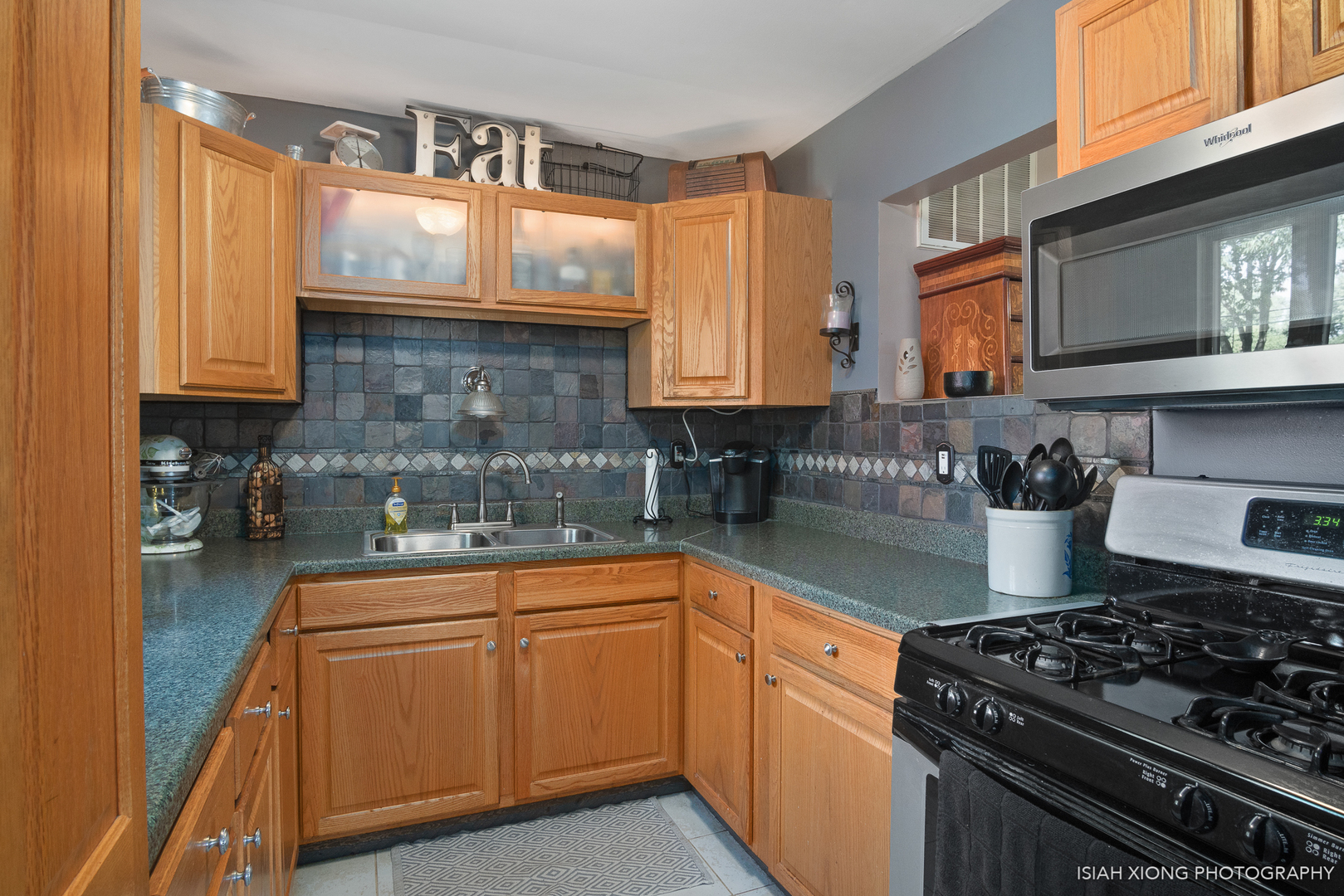 8 Hampton Road Montgomery, IL 60538 - Photo 4 of 26 a kitchen with stainless steel appliances granite countertop a stove a sink and a microwave