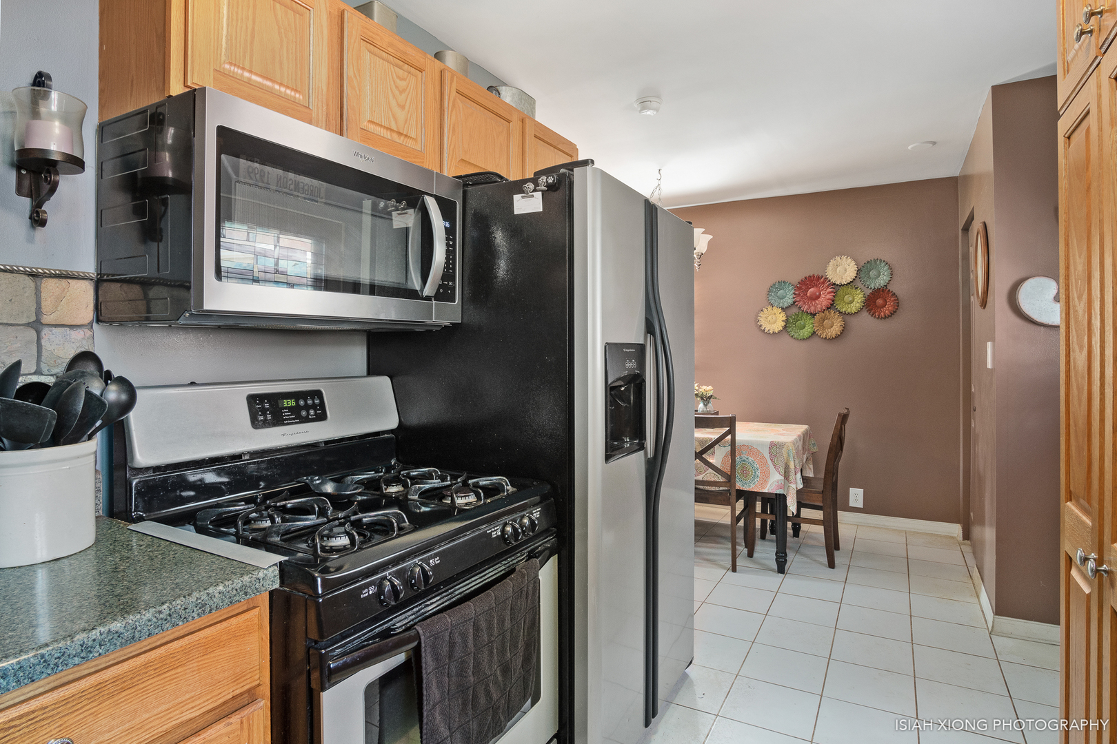 8 Hampton Road Montgomery, IL 60538 - Photo 6 of 26 a kitchen with stainless steel appliances a stove a refrigerator and a cabinets