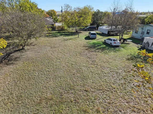 a view of a backyard with table and chairs
