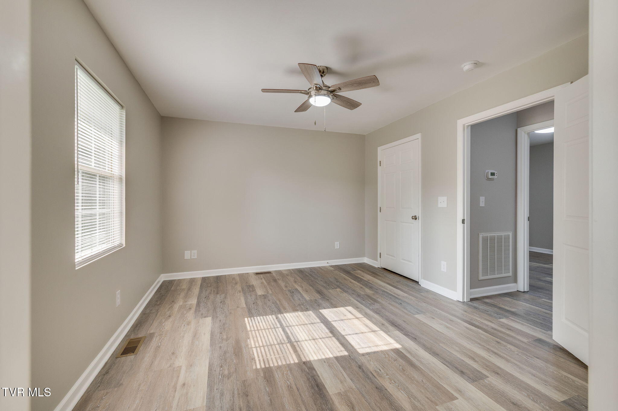 1113 Chippendale Road Kingsport, TN 37660 - Photo 12 of 25 012