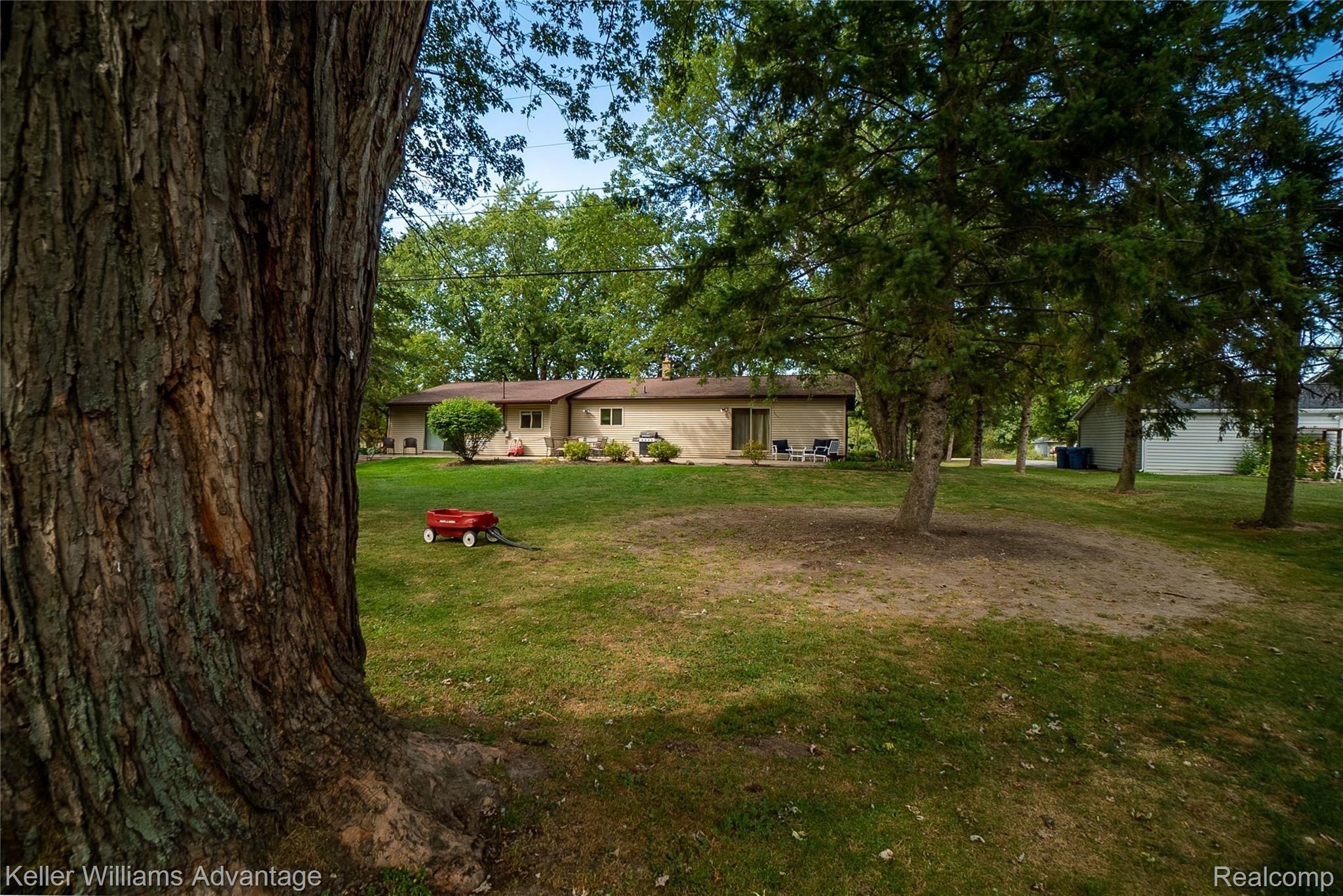 4077 West Ray Road Grand Blanc, MI 48439 - Photo 39 of 41 RayRd_4077_Yard 3.jpg