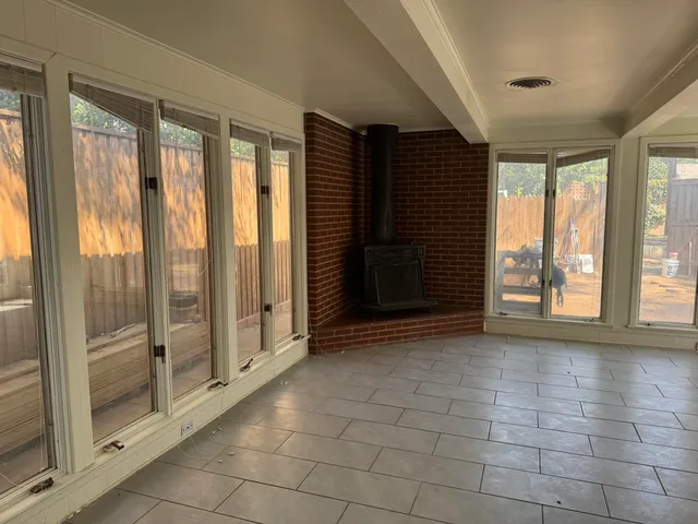 a view of empty room with window