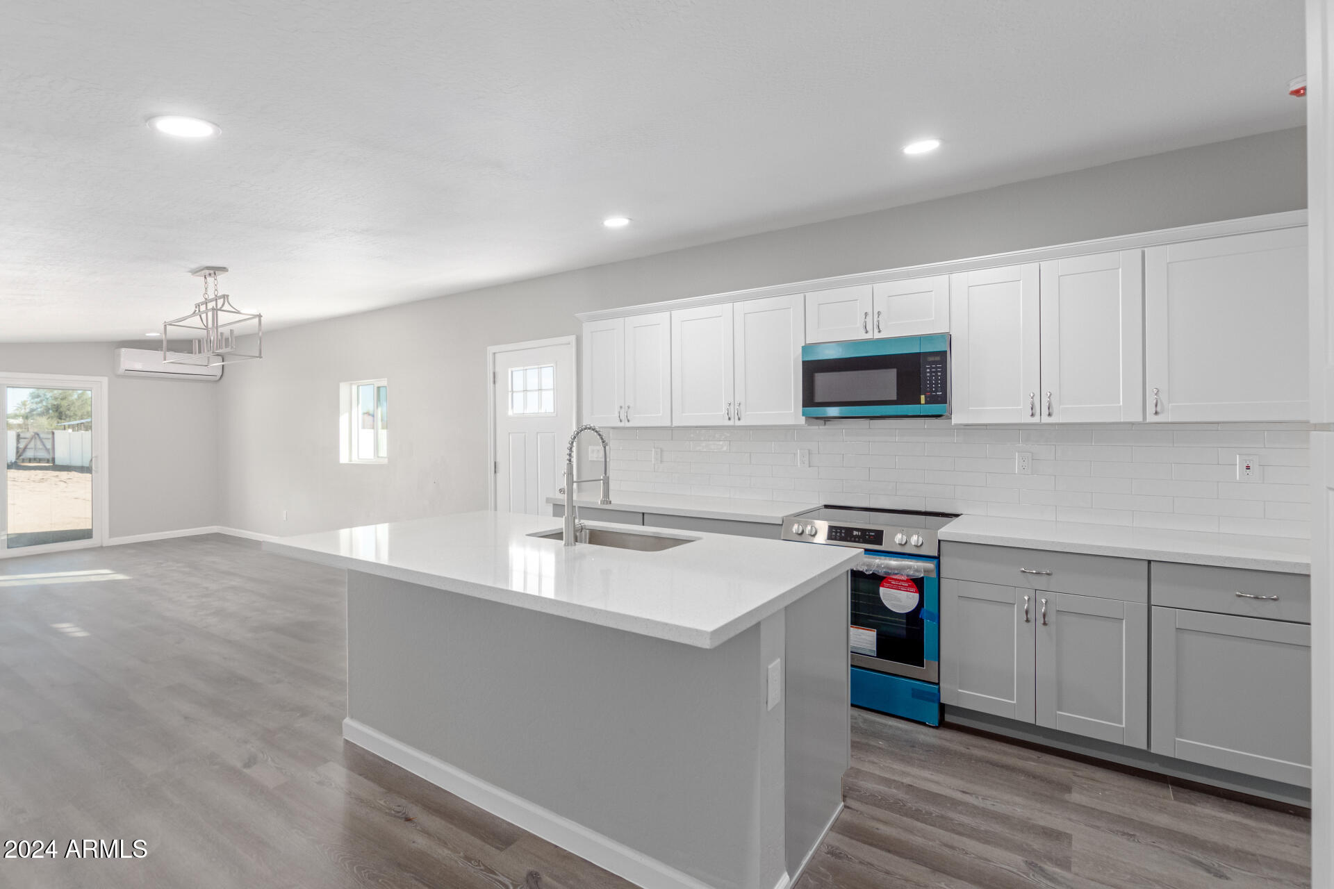 9195 North Diffin Road Florence, AZ 85132 - Photo 10 of 25 10 - Diff