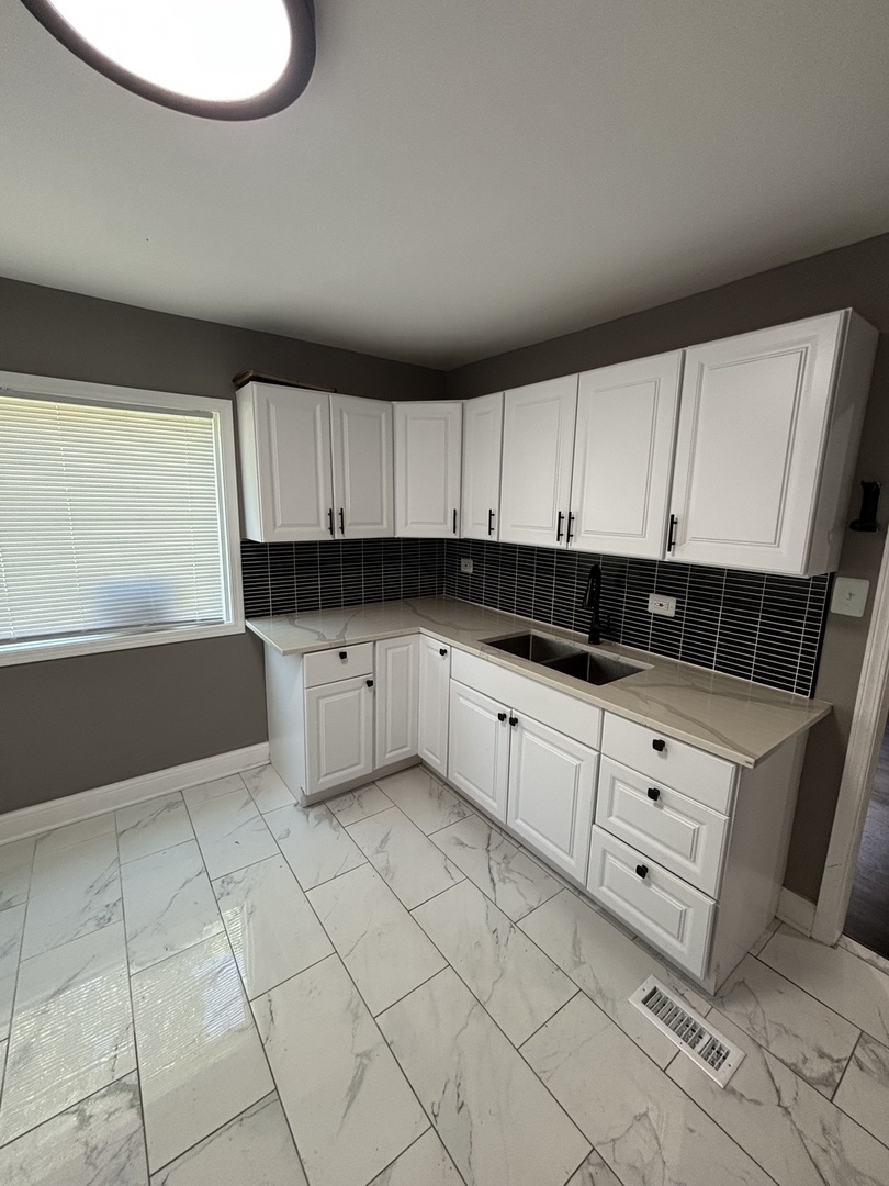 12843 South Normal Avenue Chicago, IL 60628 - Photo 5 of 26