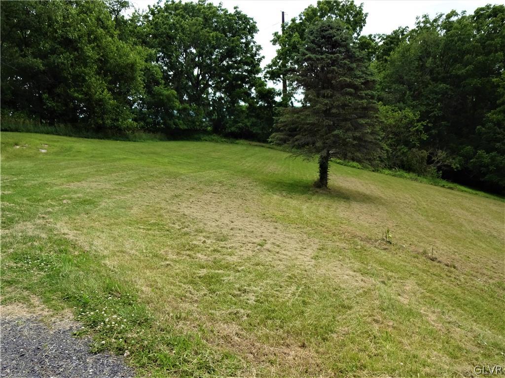 260 Stagecoach Road Northampton, PA 18067 - Photo 21 of 24 side yard