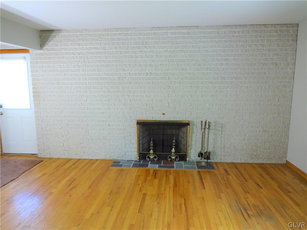 260 Stagecoach Road Northampton, PA 18067 - Photo 5 of 24 Living Room Pic 2