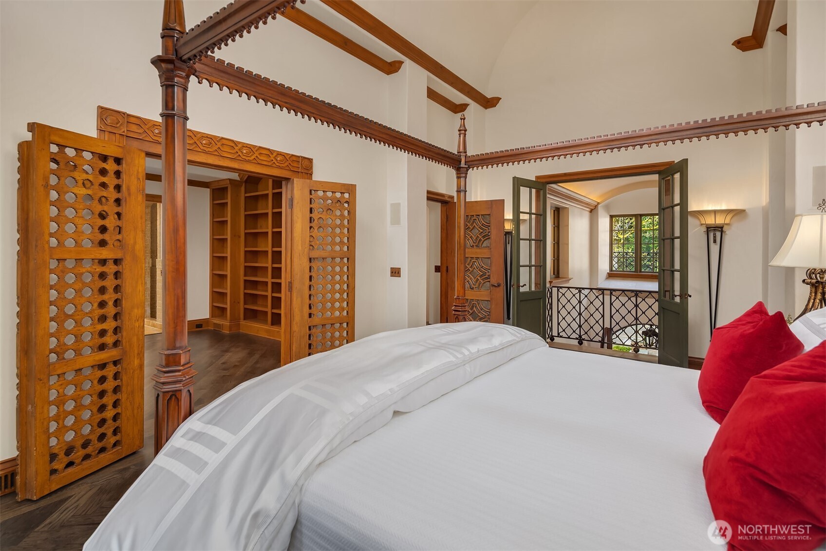 5565 248th Place Southeast Issaquah, WA 98029 - Photo 15 of 33 a bedroom with a bed and a window