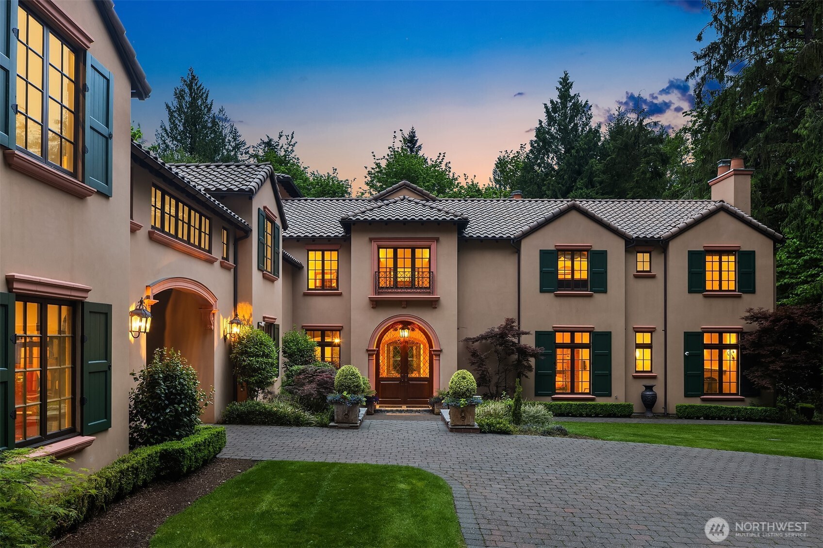 5565 248th Place Southeast Issaquah, WA 98029 - Photo 2 of 33 a front view of a house with garden