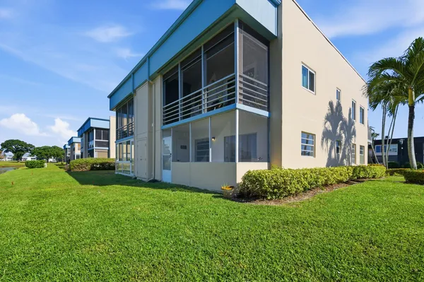 $175,000 | 193 Burgundy North, Delray Beach, FL 33484