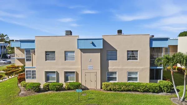 $175,000 | 193 Burgundy North, Delray Beach, FL 33484