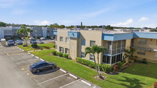 $175,000 | 193 Burgundy North, Delray Beach, FL 33484