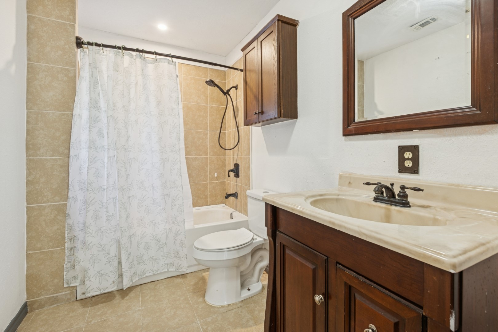 392 Robert E Lee Road Livingston, TX 77351 - Photo 16 of 43 a bathroom with a sink a toilet and shower