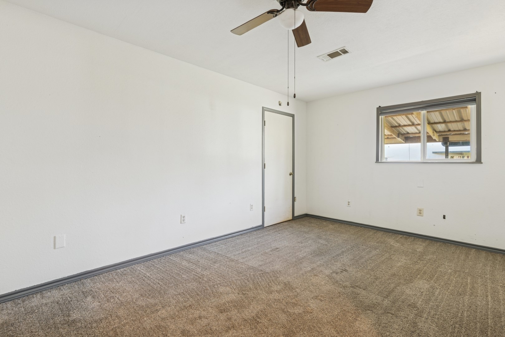 392 Robert E Lee Road Livingston, TX 77351 - Photo 21 of 43 an empty room with a ceiling fan and window