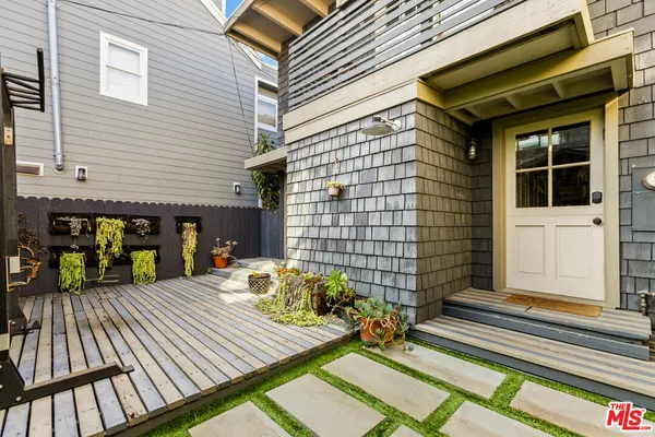 $9,500 | 416 Sherman Canal, Venice, CA 90291