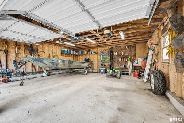$199,900 | 22588 North Creek Road, Canton, IL 61520