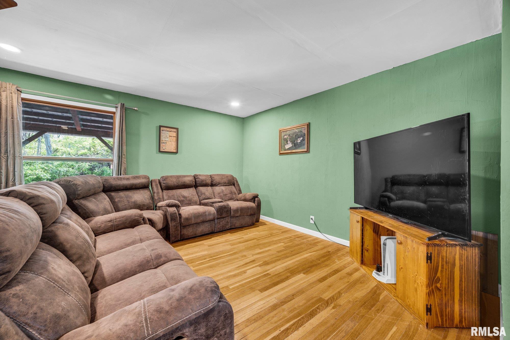 22588 North Creek Road Canton, IL 61520 - Photo 4 of 49