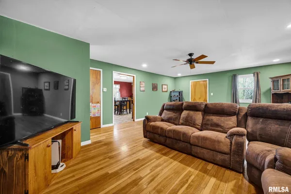 $199,900 | 22588 North Creek Road, Canton, IL 61520