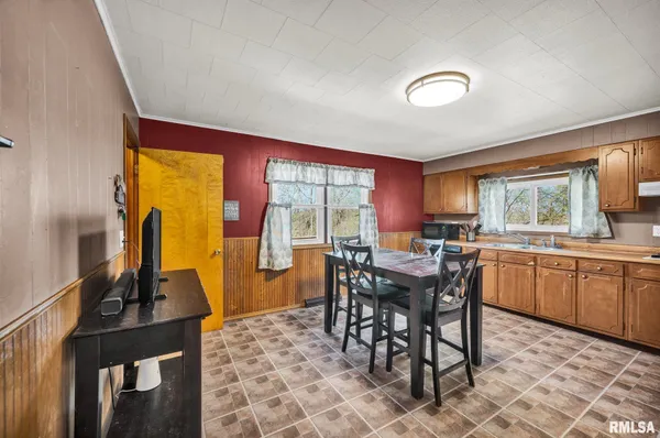 $199,900 | 22588 North Creek Road, Canton, IL 61520