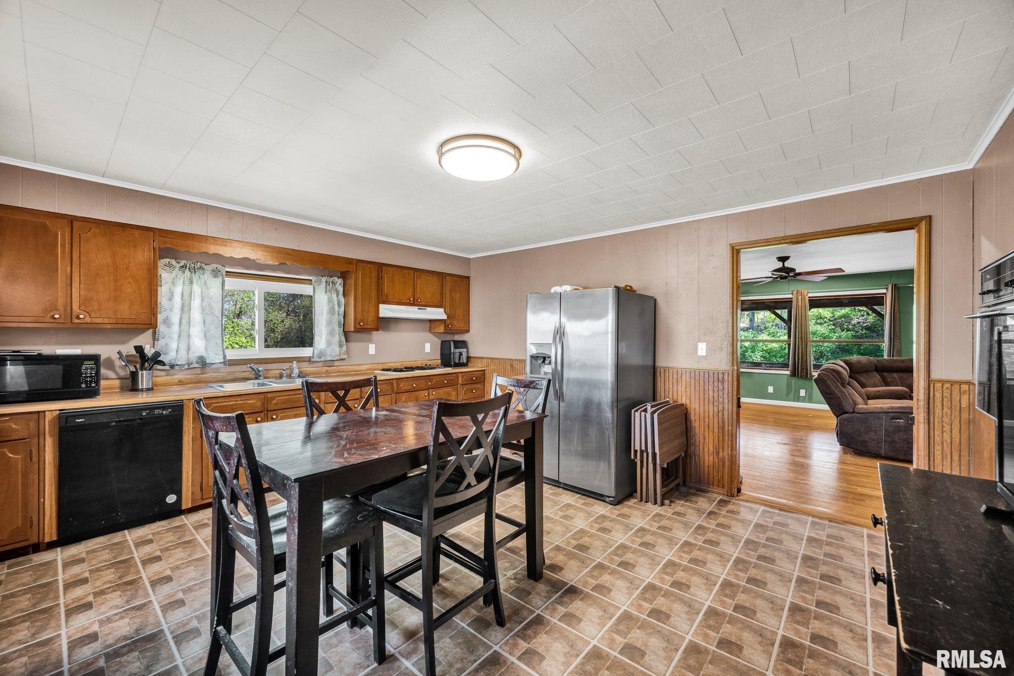 22588 North Creek Road Canton, IL 61520 - Photo 7 of 49