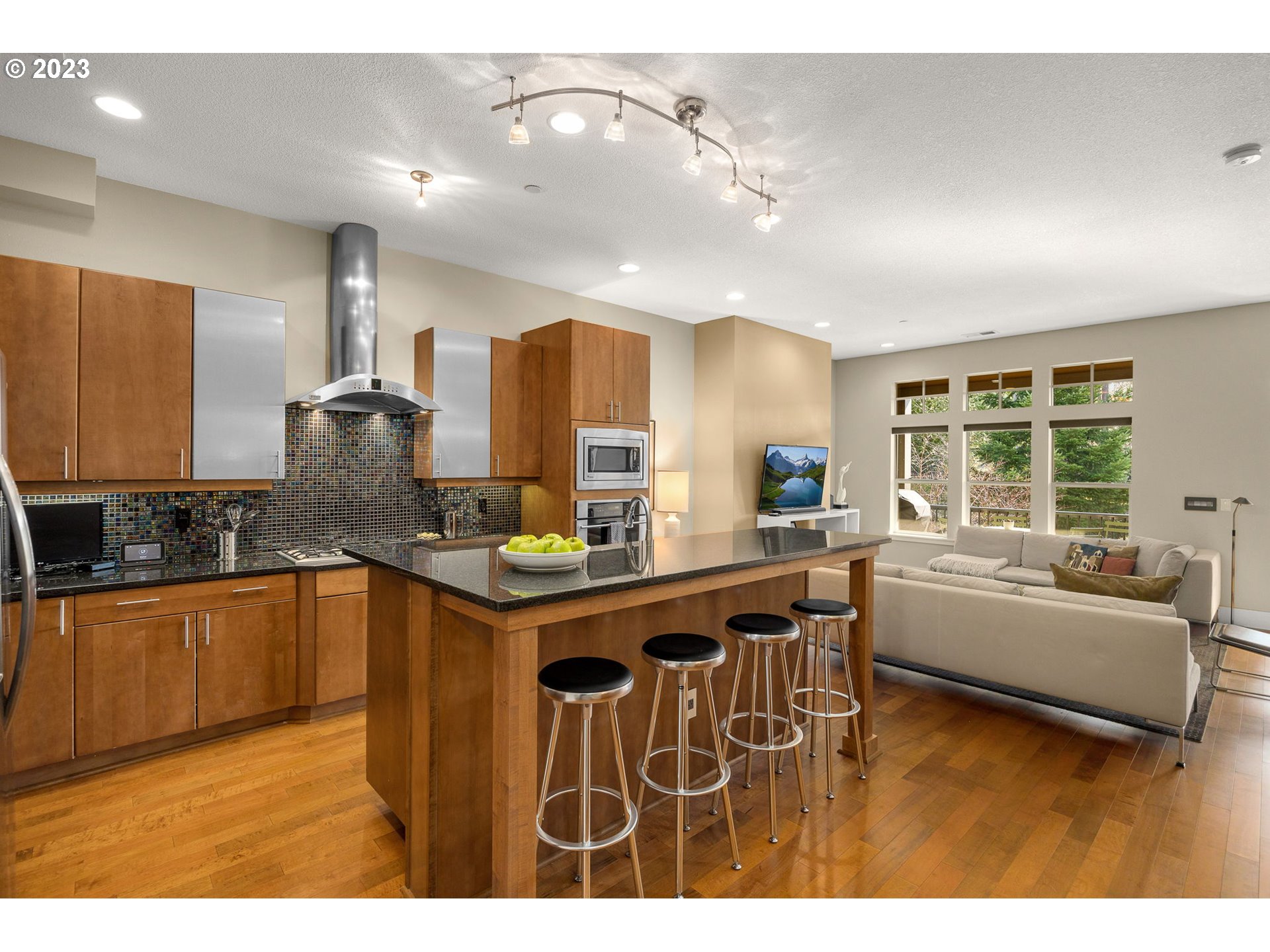 10090 Southwest Morrison Street Portland, OR 97225 - Photo 7 of 32 Gallery Image 7