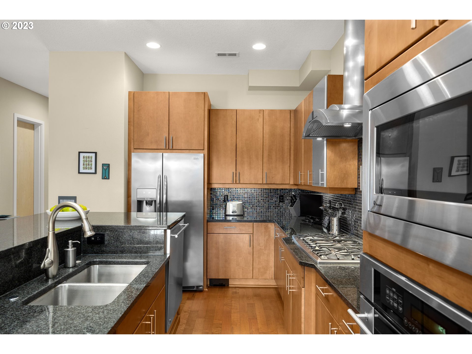 10090 Southwest Morrison Street Portland, OR 97225 - Photo 9 of 32 Gallery Image 9