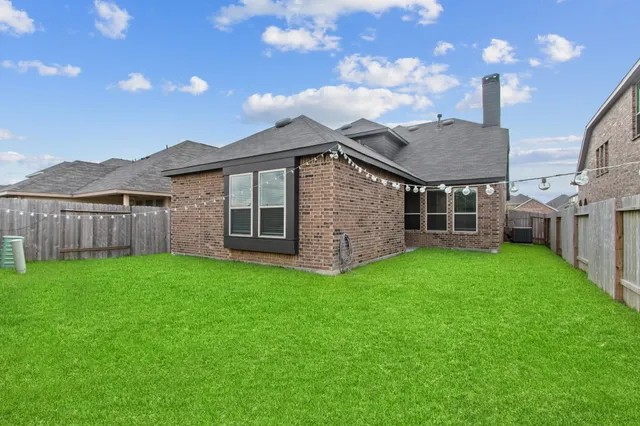 $2,400 | 12335 Summerbrook Drive, Houston, TX 77066