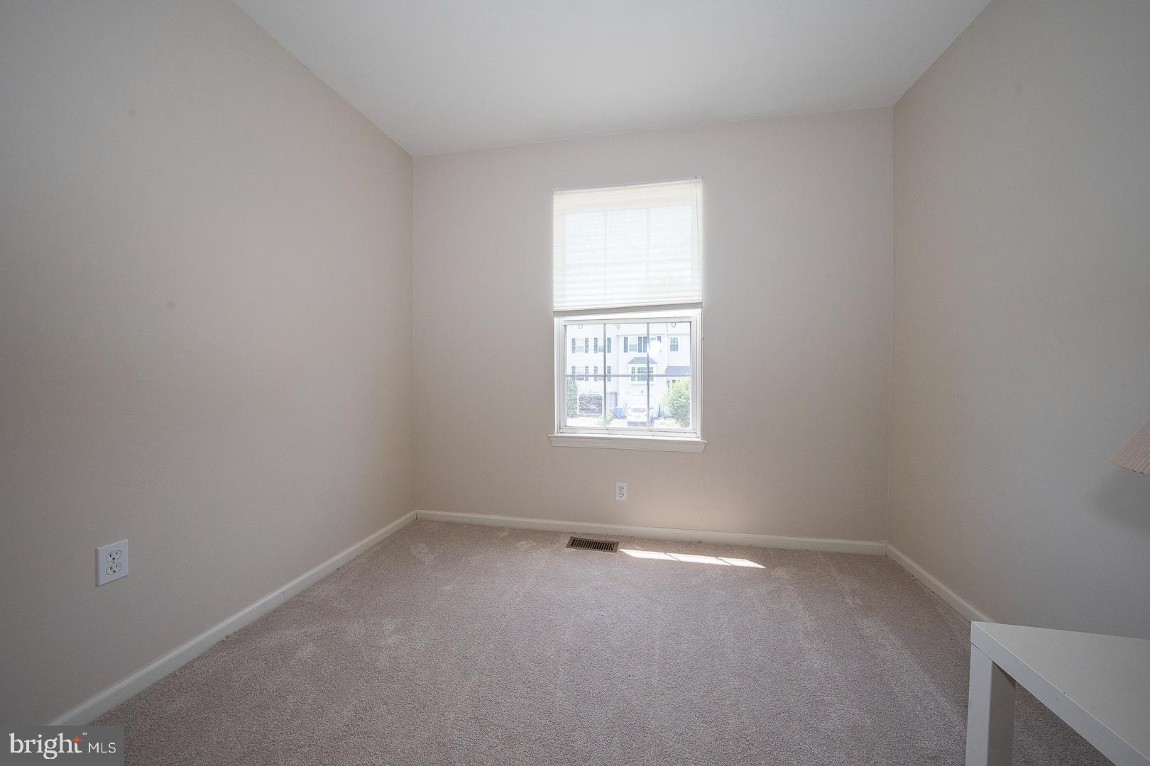 240 Springvalley Way Aston, PA 19014 - Photo 19 of 29 an empty room with a window