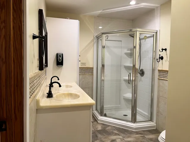 $2,700 | 8431 West 135th Street, Orland Park, IL 60462