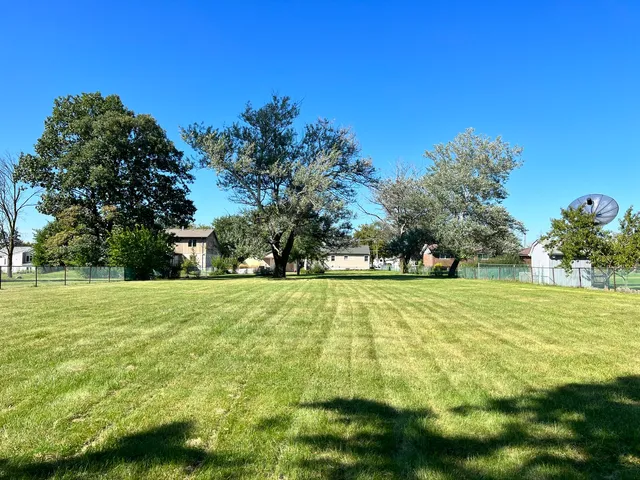 $2,700 | 8431 West 135th Street, Orland Park, IL 60462