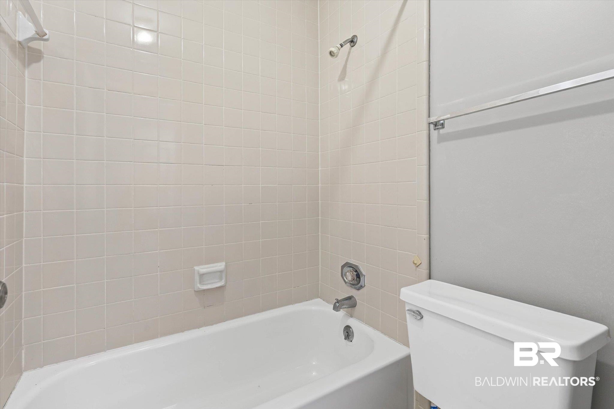 6701 Dickens Ferry Road, Unit 100 Mobile, AL 36608 - Photo 17 of 24 Full bath with bathing tub / shower combination and toilet
