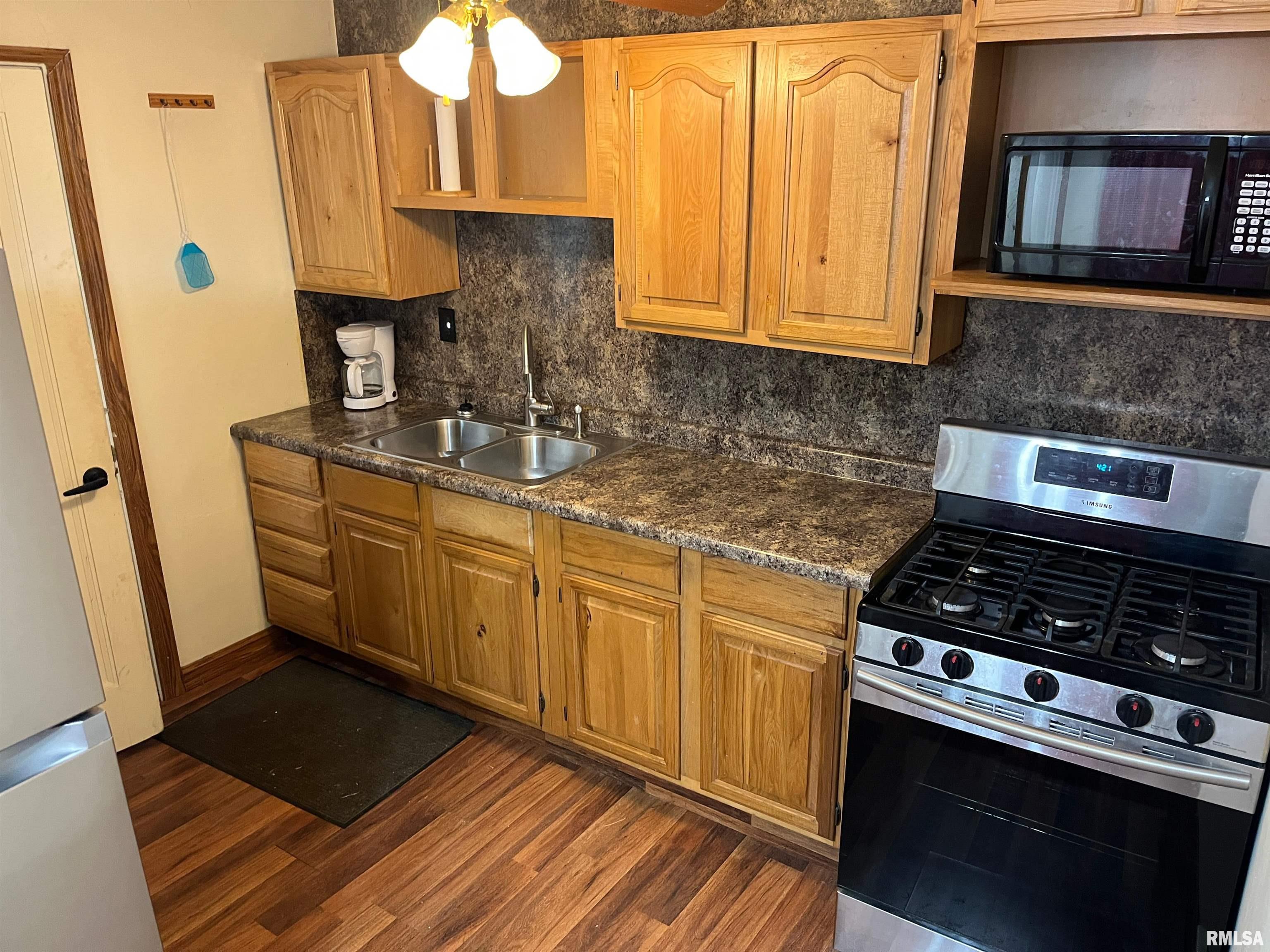 2304 West Proctor Street Peoria, IL 61605 - Photo 6 of 20