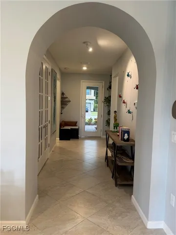 a view of livingroom with furniture