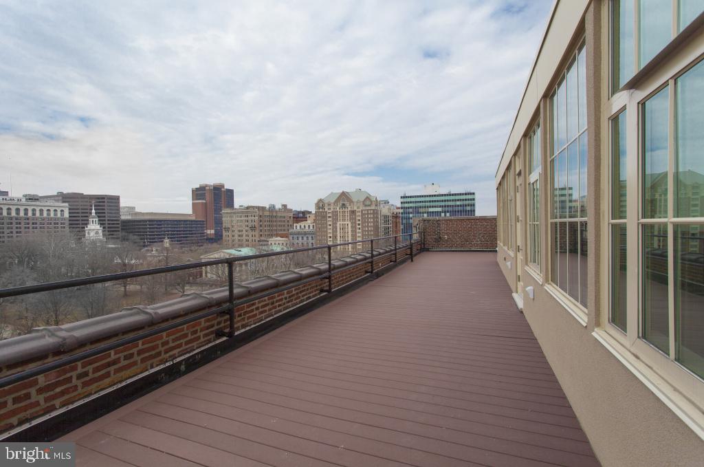 312-22 Walnut Street, Unit G2 Philadelphia, PA 19106 - Photo 11 of 18 a view of city with balcony