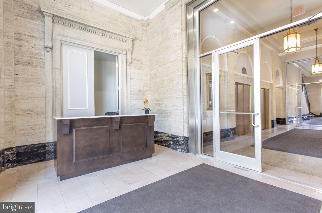 312-22 Walnut Street, Unit G2 Philadelphia, PA 19106 - Photo 14 of 18 view of living room