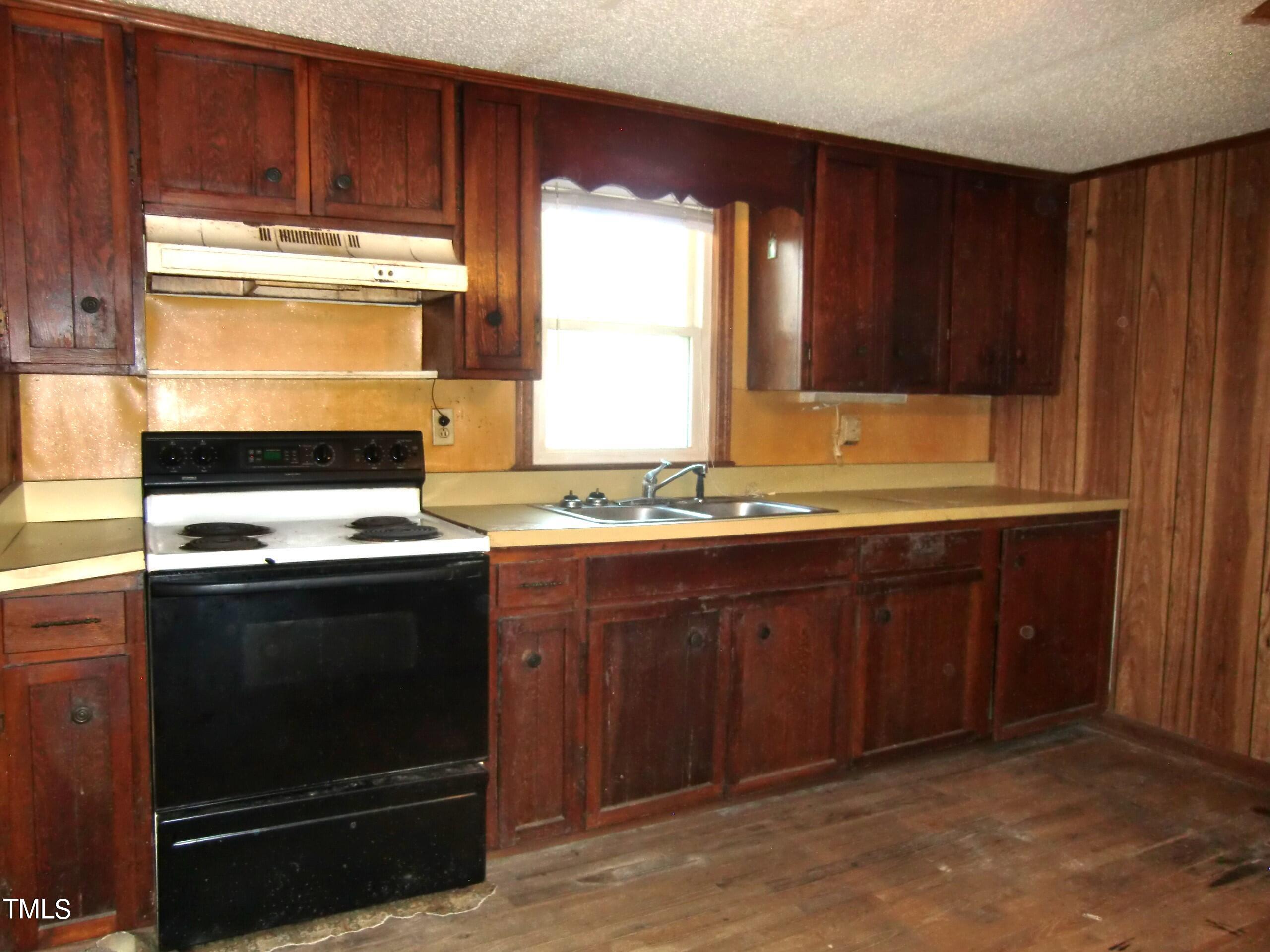 1197 Red Hill Church Road Dunn, NC 28334 - Photo 42 of 64 kitchen, dining (1)