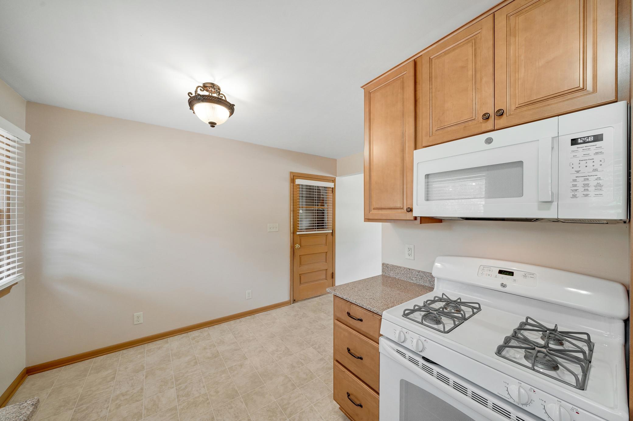 903 Parallel Street Chaska, MN 55318 - Photo 12 of 47 Gallery Image 12