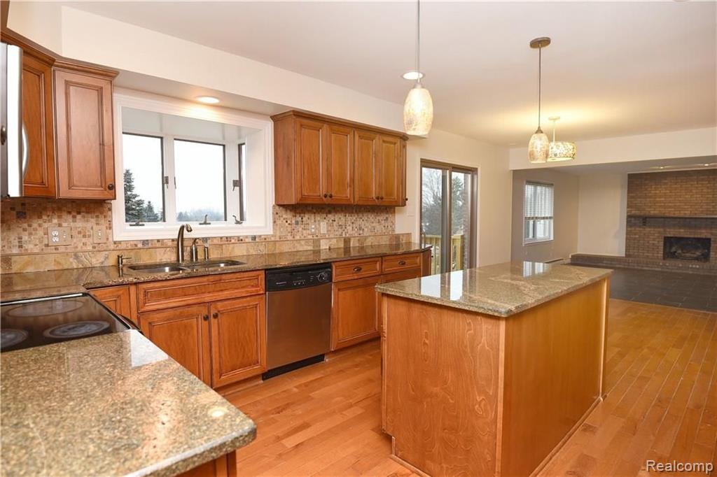 271 Stonetree Circle Rochester Hills, MI 48309 - Photo 10 of 38